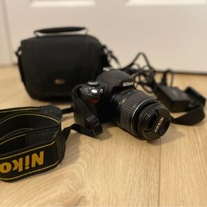 Nikon Black DSLR Camera with Lens and Bag
